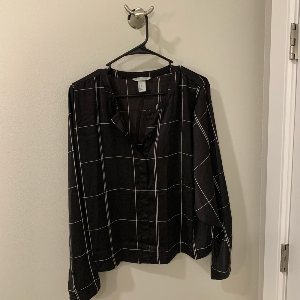 H&M button down blouse - Picture 2 of 3